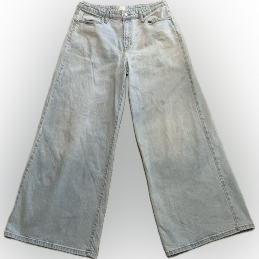 A NEW DAY Wide Leg Faded Blue Women’s Jeans. Size 10